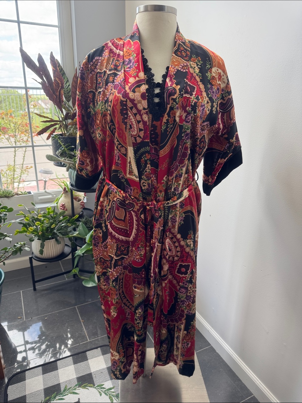 Vintage California Dynasty Women's Paisley Satin Kimono Robe/Mini Night Top